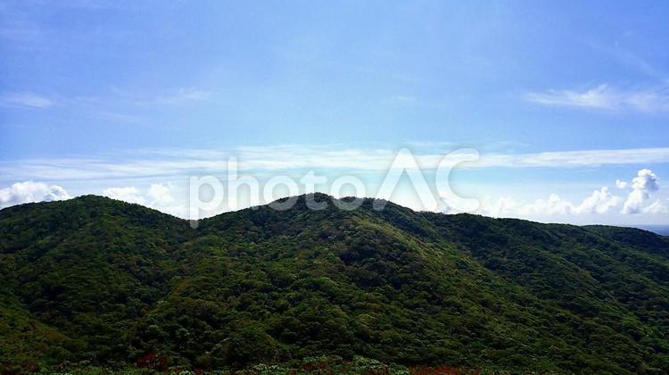 渡嘉敷島慶良間海峡展望所から見た山の風景 慶良間海峡展望所,山,空の写真素材