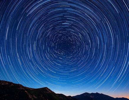 弧を描く星空背景素材 弧を描く星空背景素材の写真