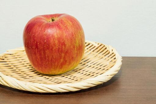 トキリンゴ（津軽のリンゴ） 林檎,果物,果実の写真素材