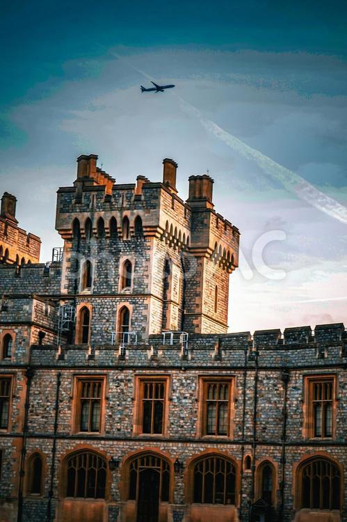 夕陽に映えるウィンザー城 ウィンザー城,イギリス,夕陽の写真素材