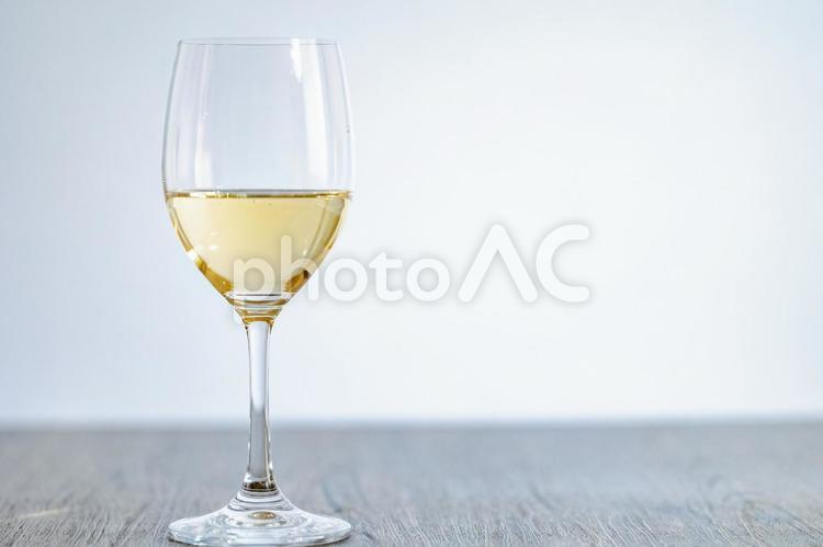 白ワイン　グラスワイン　白背景 ワイン,白ワイン,葡萄酒の写真素材