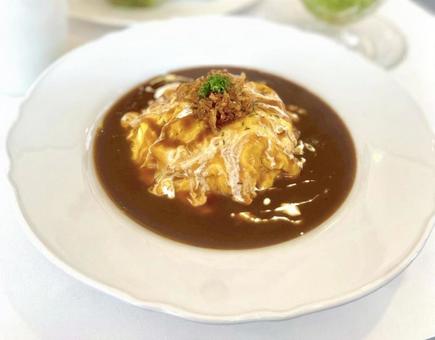 スタイリッシュなオムライスの写真