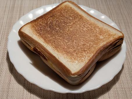 立冬前の金曜日の朝のホットサンドイッチ 立冬前の金曜日の朝のホットサンドイッチ 食パン,サンドイッチ,軽食の写真素材
