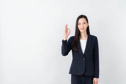 白バックの若いビジネスウーマン 白バックの若いビジネスウーマン ビジネス,女性,ビジネスウーマンの写真素材
