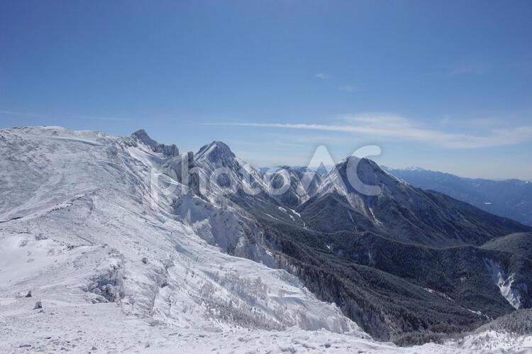 【アウトドア】登山・山登り　雪山【風景素材】 登山,アウトドア,山登りの写真素材