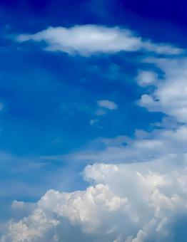 雲とくも 青空,青,スカイブルーの写真素材