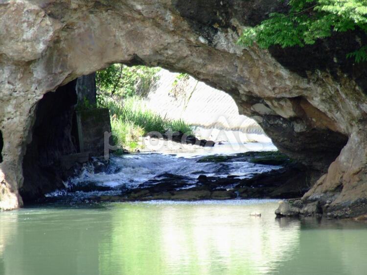 木須川の洞門 トンネル,バイパス,川の写真素材
