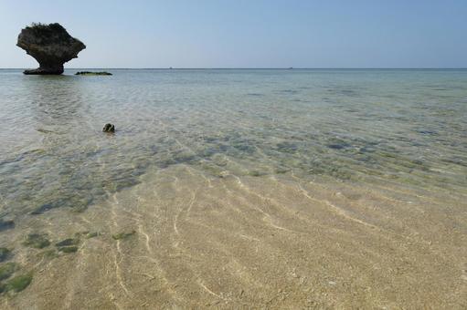 沖縄の遠浅の海 沖縄の遠浅の海の写真