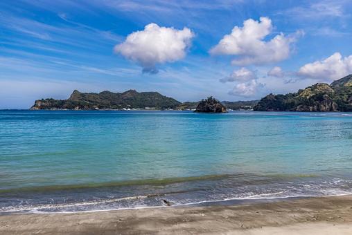 小笠原諸島・父島 扇浦海岸から望む風景 小笠原諸島・父島 扇浦海岸から望む風景 扇浦海岸,父島,小笠原諸島の写真素材