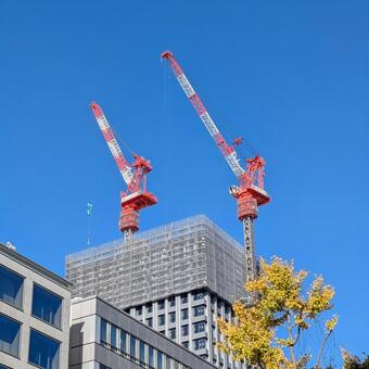 高層ビル建設とタワークレーン　都市開発 建設,工事,ビルの写真素材