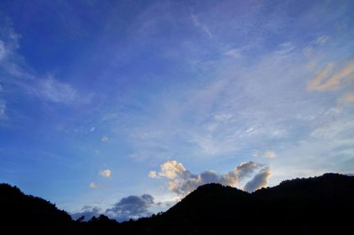 山梨の中山間地域の夕暮れ 山梨の中山間地域の夕暮れの写真