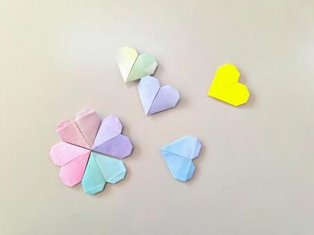 クローバー型に並べた折り紙のハート ハート,バレンタイン,ウェディングの写真素材