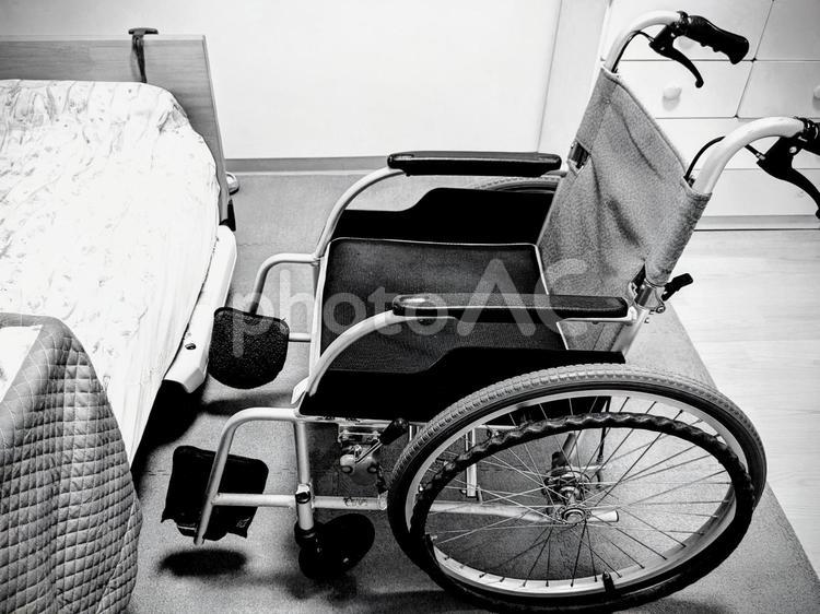 ベッド横に付けた車椅子 ベッド,身障者,施設の写真素材
