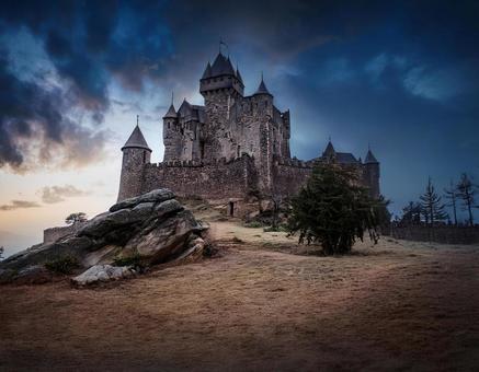 荒涼とした丘の古城 荒涼とした丘の古城の写真