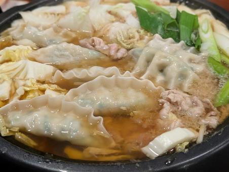 餃子鍋 鍋,餃子,野菜の写真素材