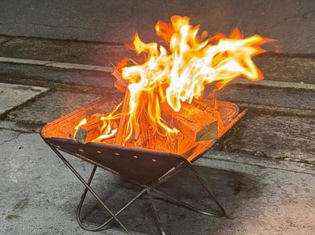 焚き火 焚き火,キャンプ,キャンプファイヤーの写真素材