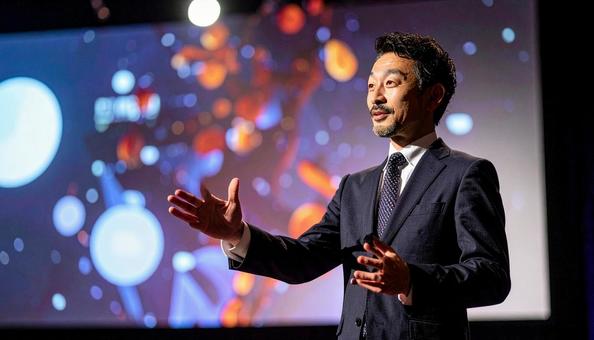 プレゼンテーションをするビジネスマン プレゼンテーションをするビジネスマンの写真