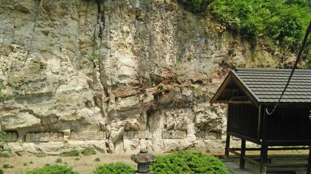 坂東33観音 10番 正法寺 岩壁の石仏 坂東33観音 10番 正法寺 岩壁の石仏の写真