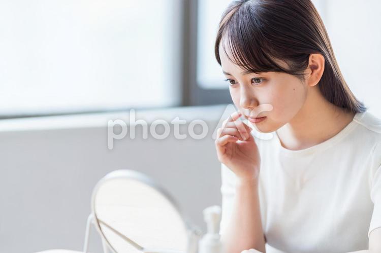 若い女性のスキンケアイメージ ビューティー,女性,日本人の写真素材