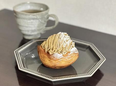 和栗のモンブランデニッシュ 和栗のモンブランデニッシュ マロンデニッシュ,栗,秋の写真素材