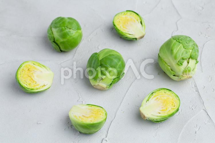 たくさんの芽キャベツ（斜俯瞰） キャベツ,芽キャベツ,野菜の写真素材