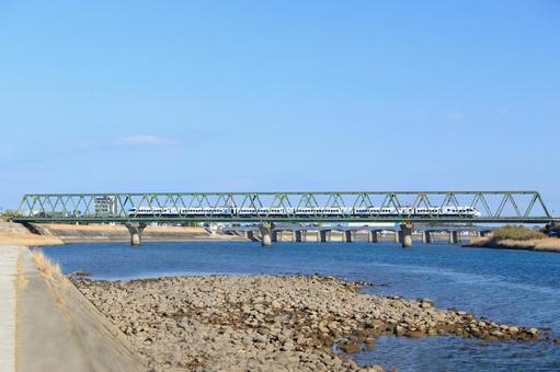 山国川を渡る885系特急電車(JR九州) 山国川を渡る885系特急電車(JR九州) 山国川,橋梁,鉄橋の写真素材