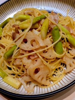 アスパラレンコンパスタ パスタ,スパゲッティー,アスパラの写真素材