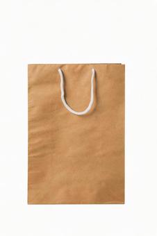 シンプルなベージュの紙袋 紙袋,ベージュ,緑色の写真素材
