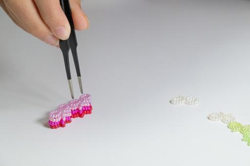 ビーズで作成するハンドメイドアクセサリー ハンドメイド,アクセサリー,ビーズの写真素材