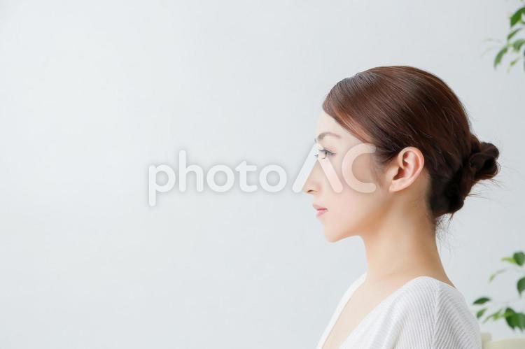 女性の横顔3（真顔） 横顔,女性,スキンケアの写真素材