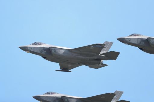 F-35A オープニングフライト F-35A オープニングフライトの写真