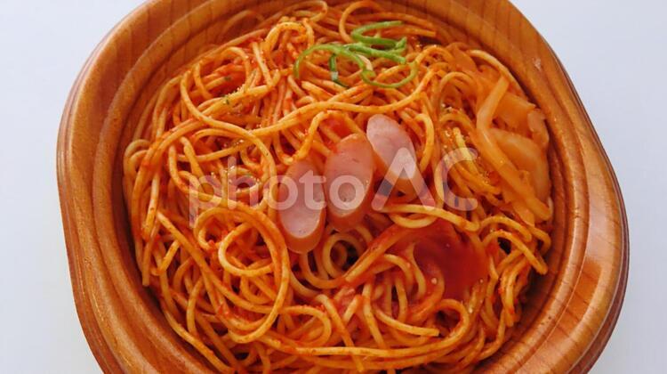 昔の喫茶店の味のナポリタン弁当（アップ）のテイクアウト ナポリタン,パスタ,スパゲティの写真素材