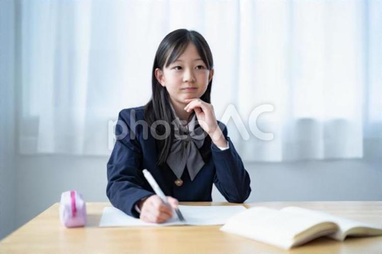考える学習をする女の子 学生,勉強,女子の写真素材