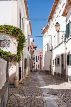 カスカイスの石畳の街並み ポルトガル,カスカイス,リスボン郊外の写真素材