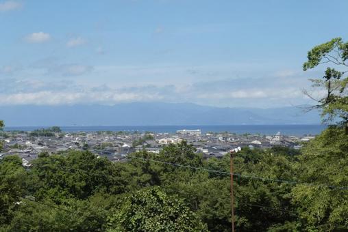 琵琶湖と町並み 琵琶湖と町並み 琵琶湖,彦根,湖沿いの写真素材