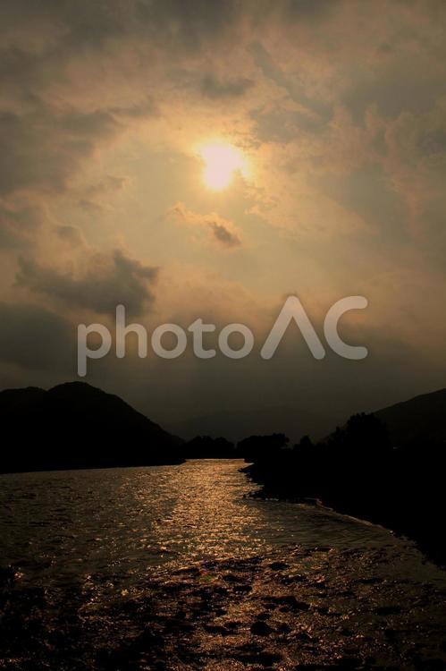 山　川　風景　曇り　静岡　空　雲　夕日 山,川,風景の写真素材