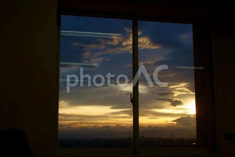 窓から見える夕景 特殊フィルタ,目黒,目黒川の写真素材