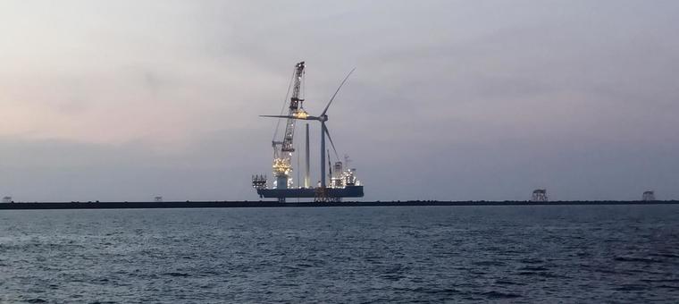 石狩洋上風力発電 石狩洋上風力発電 北海道,石狩,洋上風力発電の写真素材