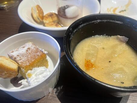 食事とデザート ビュッフェ,食事,デザートの写真素材