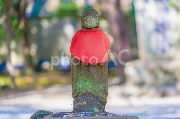 赤いちゃんちゃんこをつけた地蔵 石像,ちゃんちゃんこ,長谷寺の写真素材