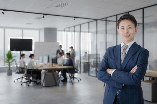 お洒落なオフィスとビジネスマン お洒落なオフィスとビジネスマン it企業,it会社,itの写真素材