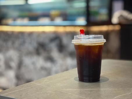 赤いハートピック付きのアイスコーヒー アイスコーヒー,ハートピック,カフェの写真素材