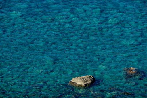 神秘的な積丹ブルーの海面 積丹ブルー,青,緑の写真素材