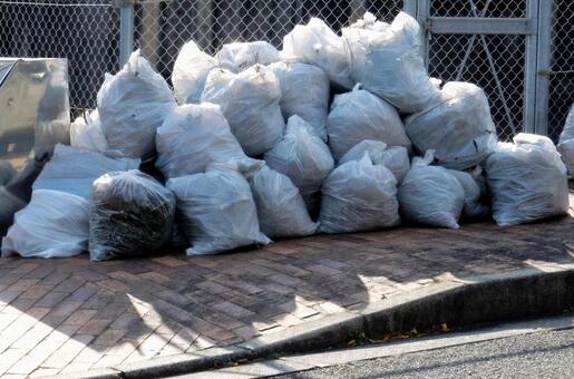 【風景写真】清掃あとのゴミ袋 ゴミ,清掃,集めるの写真素材