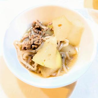 冬瓜の炒め煮 冬瓜,挽肉,糸こんにゃくの写真素材