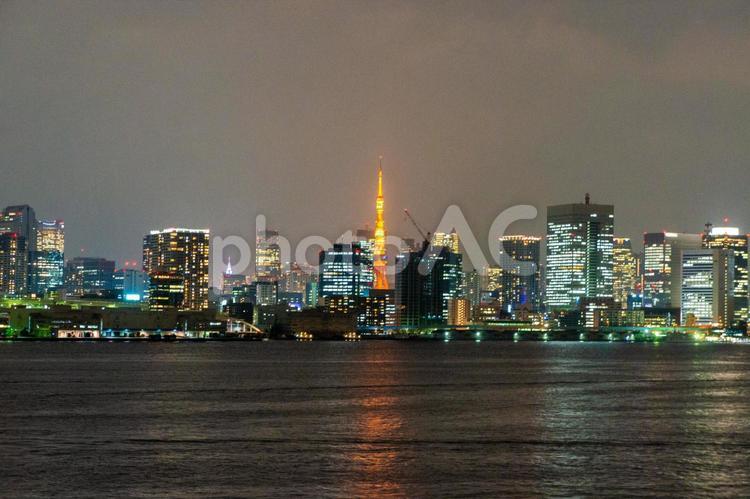 東京タワーの見える夜景 東京タワー,お台場,レインボーブリッジの写真素材