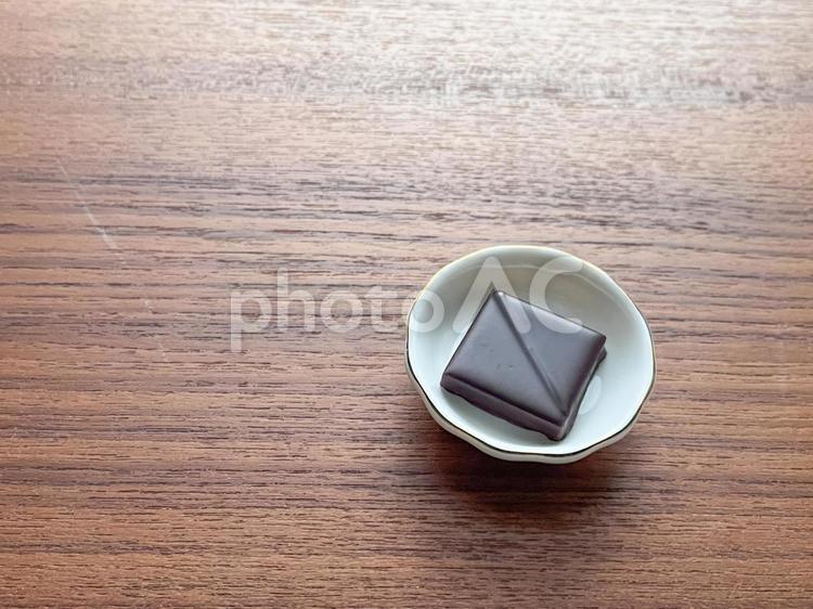 お皿の上のチョコレート チョコレート,チョコ,お菓子の写真素材