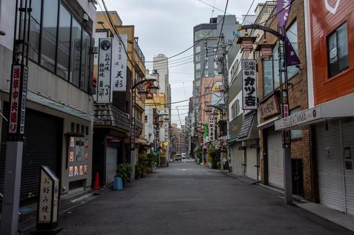 早朝の浅草中央通り 浅草中央通り,路地,浅草の写真素材