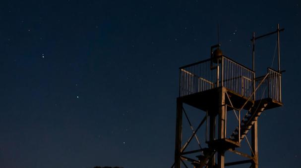 星を見下ろす静寂の台地 見晴台,星空,宇宙の写真素材