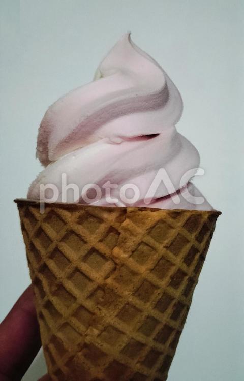 ソフトクリーム　いちご ソフトクリーム,いちご,ストロベリーの写真素材
